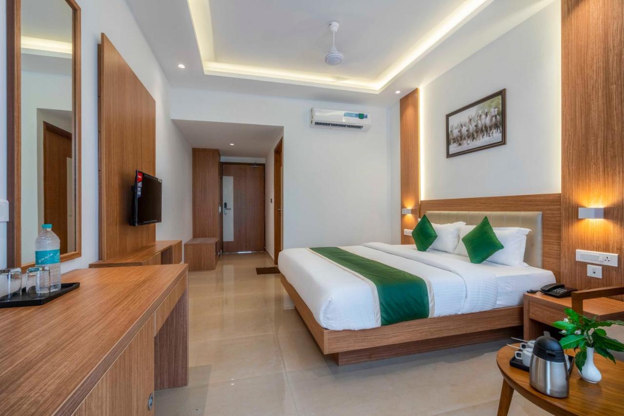Hotel Panoramic Kochi Buitenkant foto