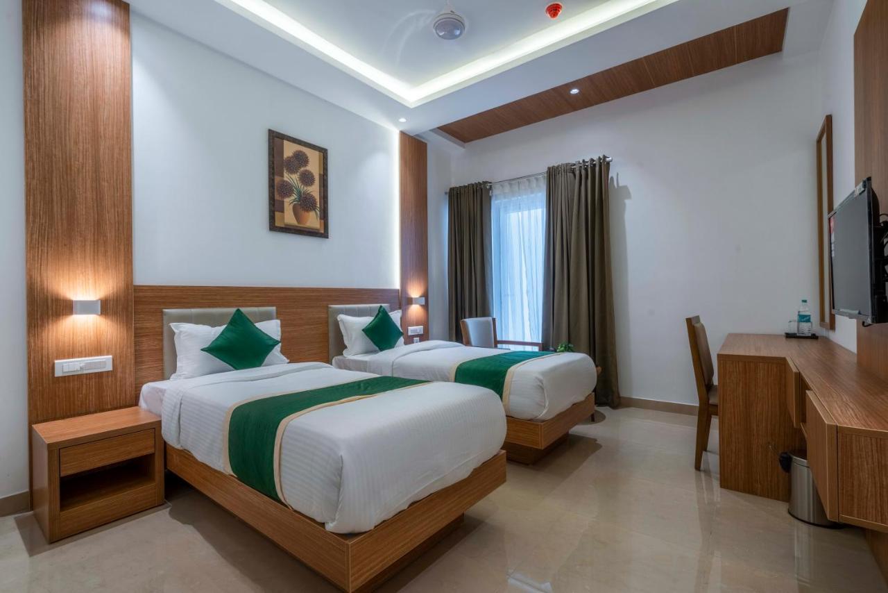 Hotel Panoramic Kochi Buitenkant foto